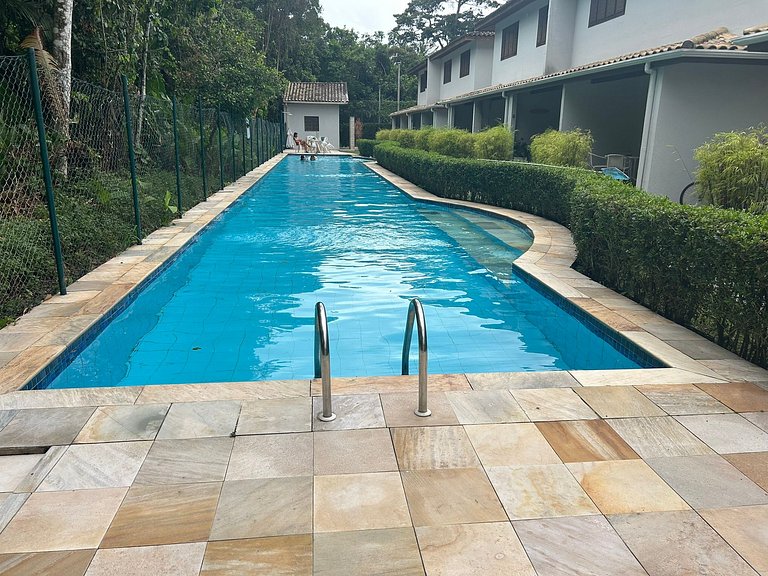 Casa bien decorada, AC, cerca del centro comercial