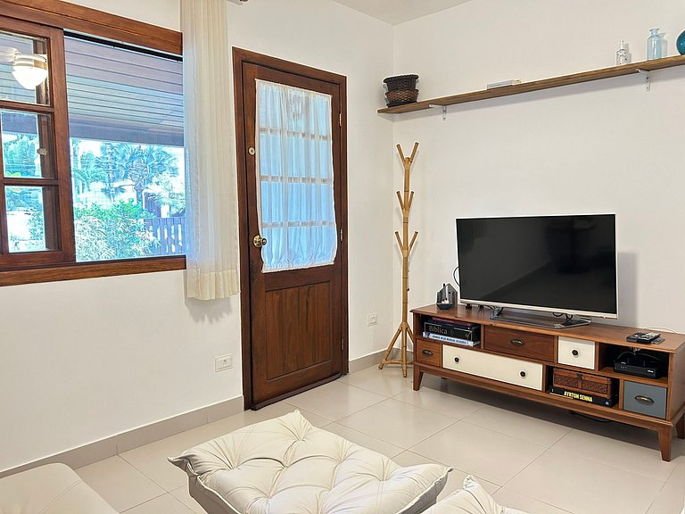 Casa bien decorada, AC, cerca del centro comercial