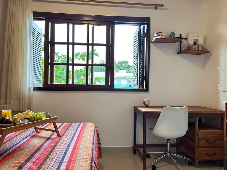 Casa bien decorada, AC, cerca del centro comercial