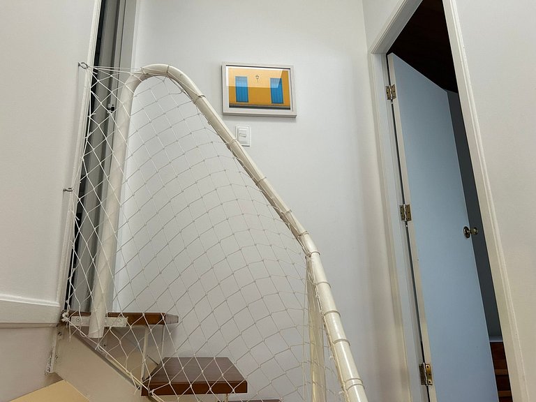 Casa bien decorada, AC, cerca del centro comercial