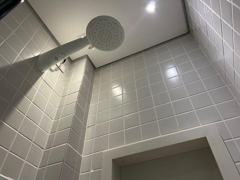 Casa bien decorada, AC, cerca del centro comercial
