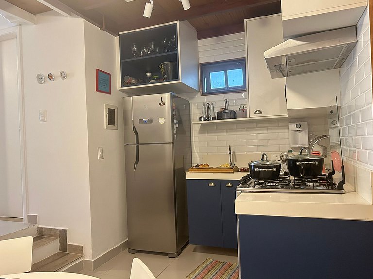 Casa bien decorada, AC, cerca del centro comercial