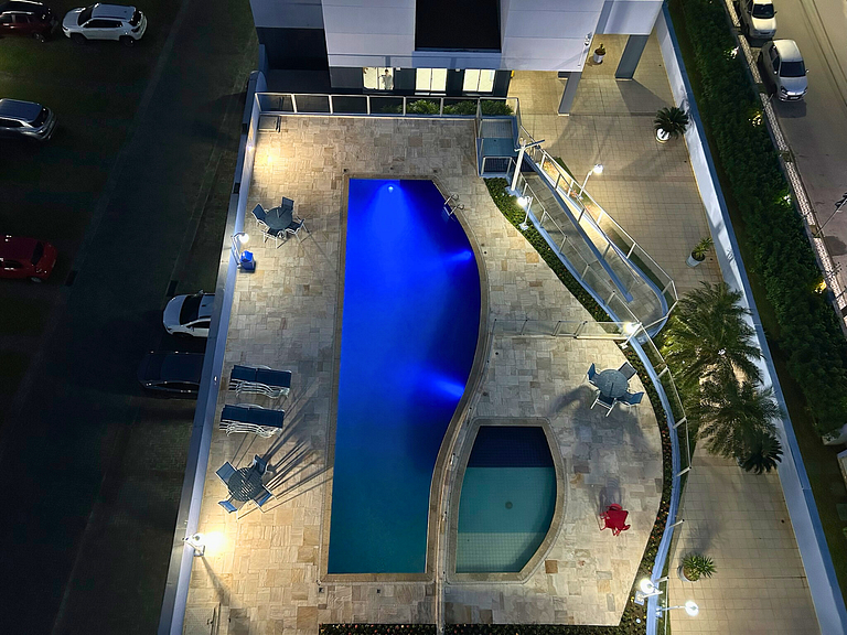 Vista mar, piscina aquecida e serviço de praia