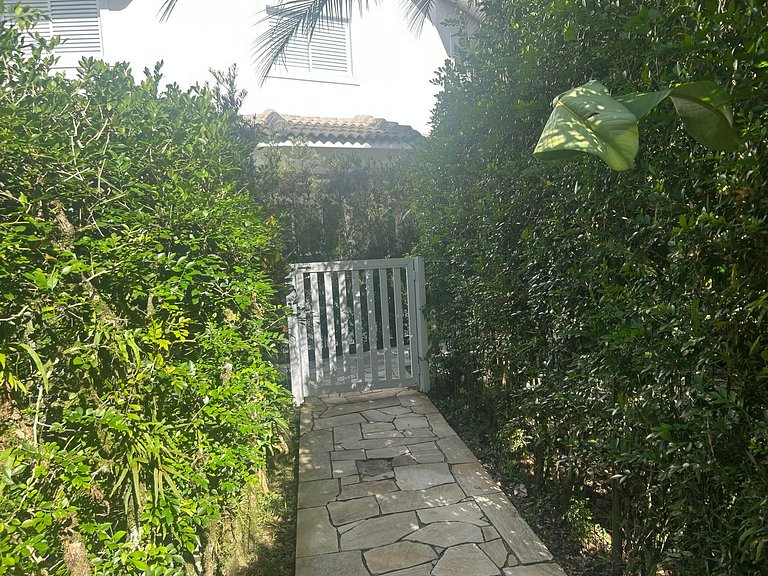 Casa en Condominio en Riviera de São Lourenço