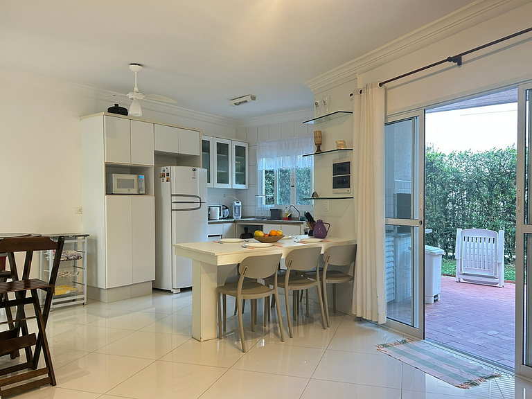 Condominium House in Riviera de São Lourenço