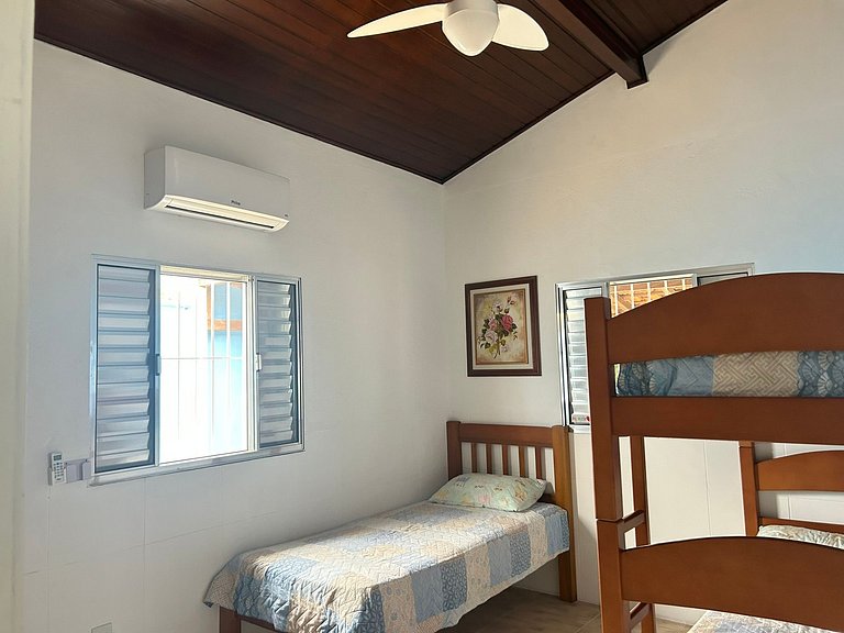 Casa com piscina a 5 minutos da praia
