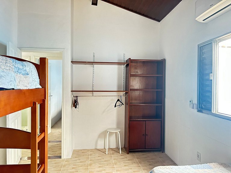 Casa com piscina a 5 minutos da praia