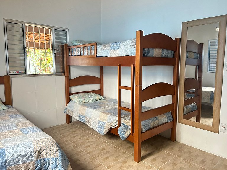Casa com piscina a 5 minutos da praia