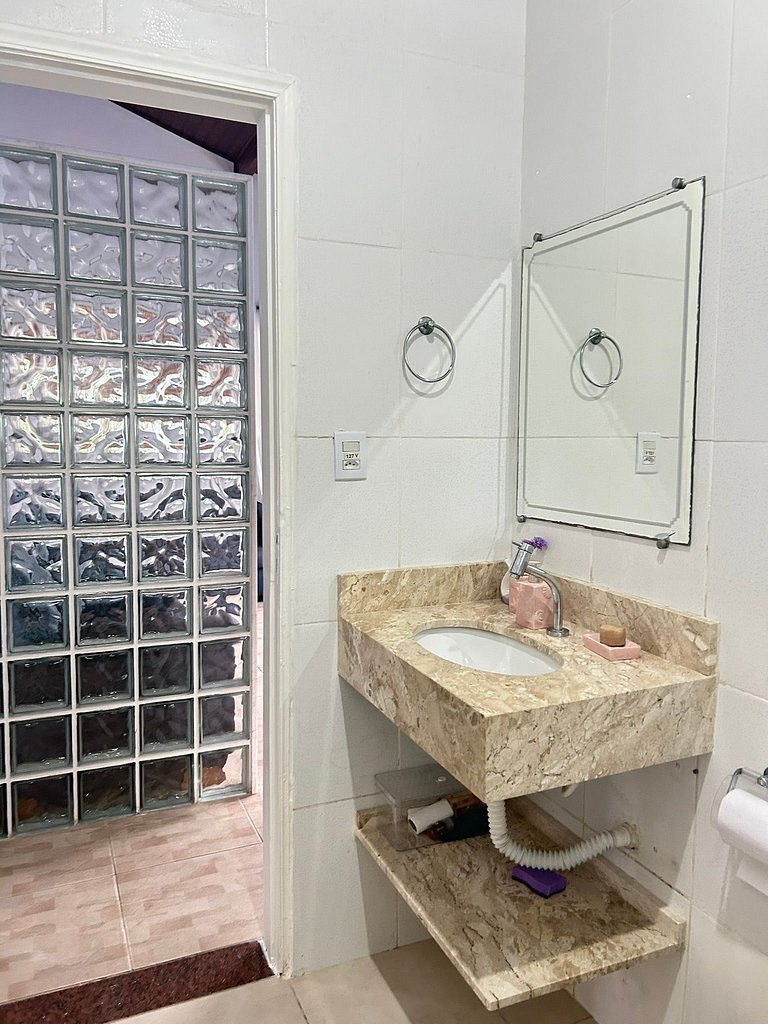 Casa com piscina a 5 minutos da praia