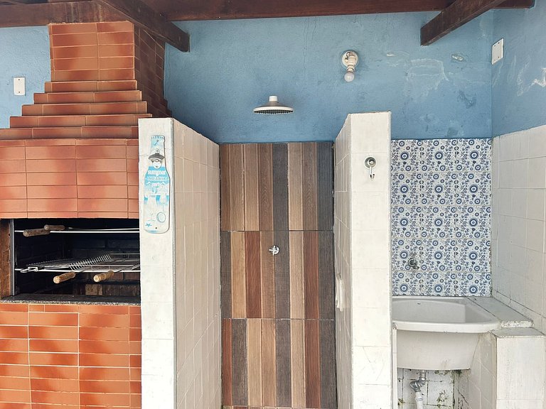 Casa com piscina a 5 minutos da praia