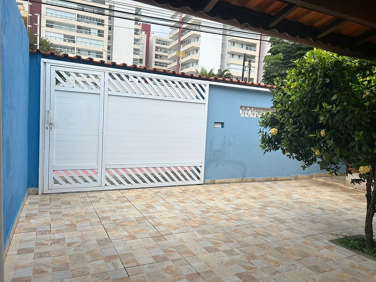 Casa com piscina a 5 minutos da praia