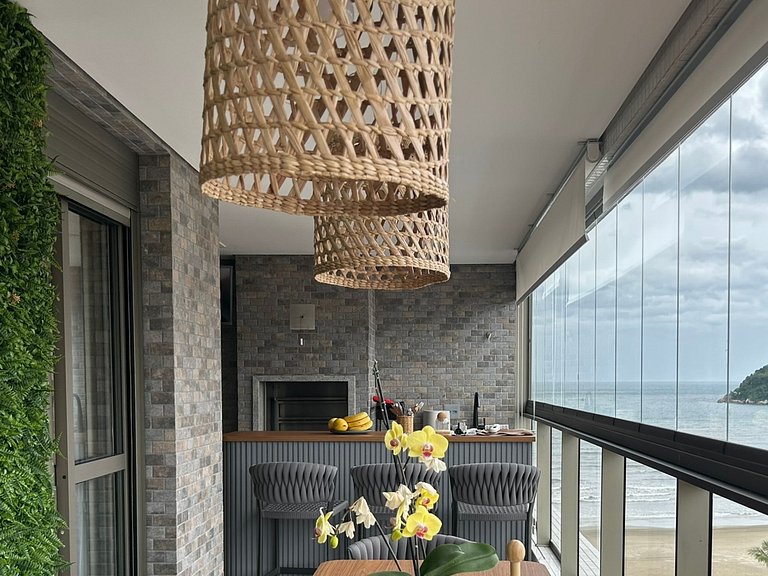 Oceanfront apartment with an excellent location