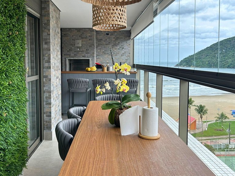 Apê frente mar com excelente localização