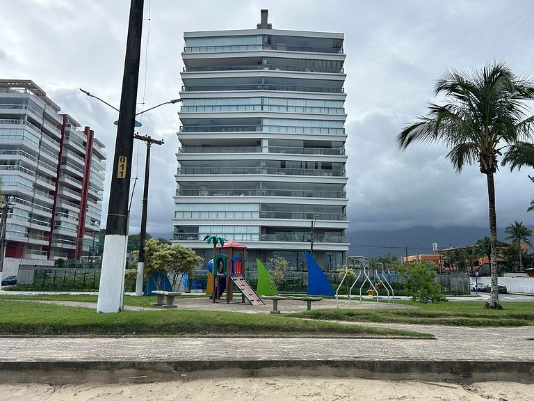 Pé na areia, serviço praia, excelente localização