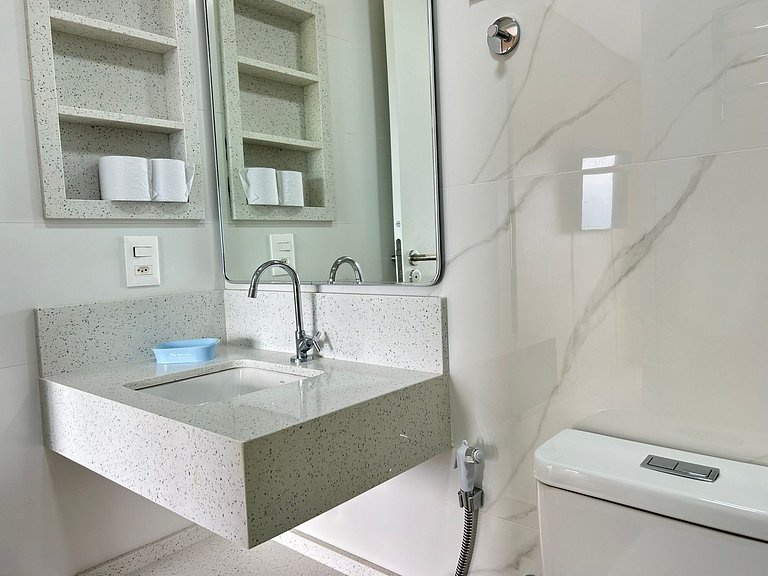 Apartamento al lado de la Riviera con vista al mar