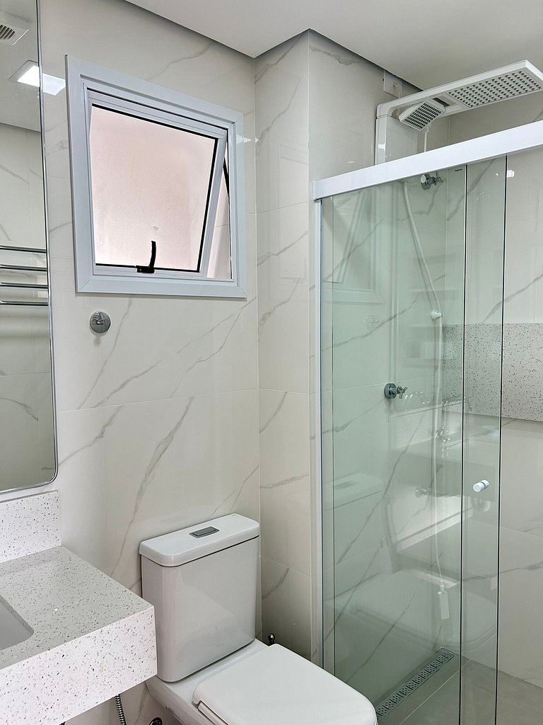 Apartamento al lado de la Riviera con vista al mar