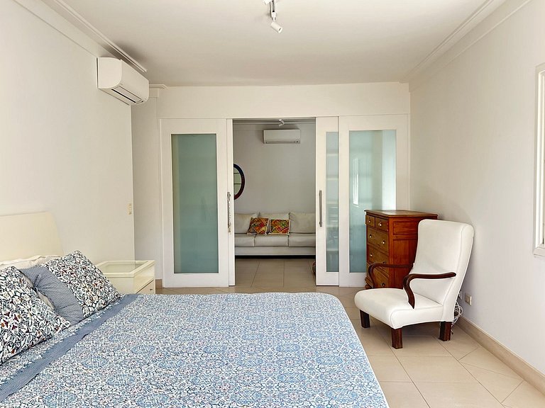 Casa com 4 suites e linda piscina em Riviera