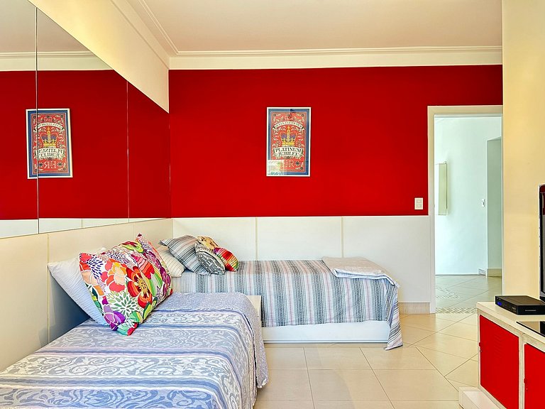 Casa com 4 suites e linda piscina em Riviera