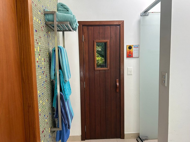 Casa com 4 suites e linda piscina em Riviera