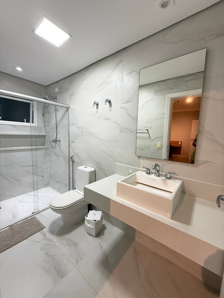 700m² House: Heated Pool, Sauna, and Pizza Oven